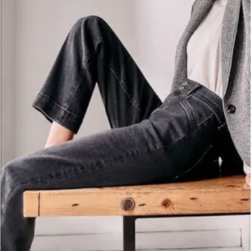 Ann Taylor The Easy Straight Jeans in Curvy